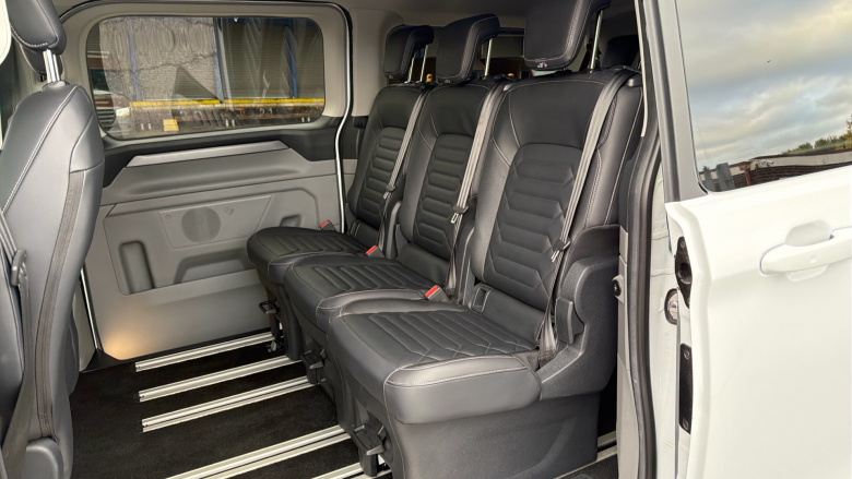 Ford Tourneo Custom 320 L2 Diesel Fwd 2.0 EcoBlue 136ps H1 Titanium 8 seater Auto